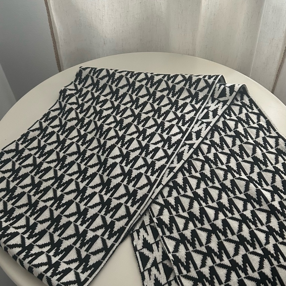 Michael Kors Black and White Scarf